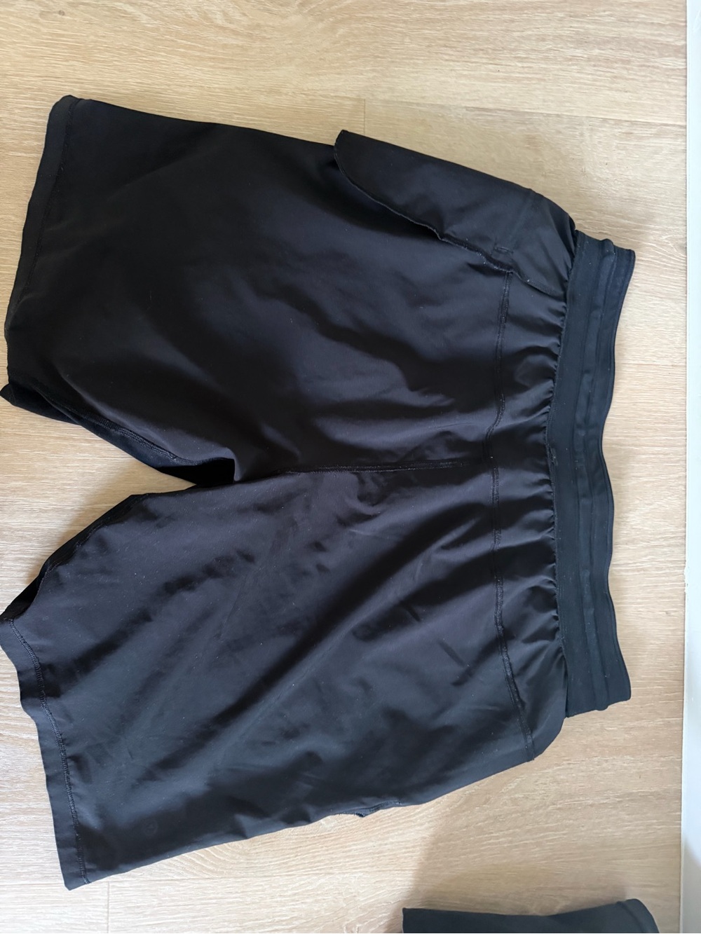 Men’s Lululemon Black Athletic Drawstring Shorts - Picture 6 of 6